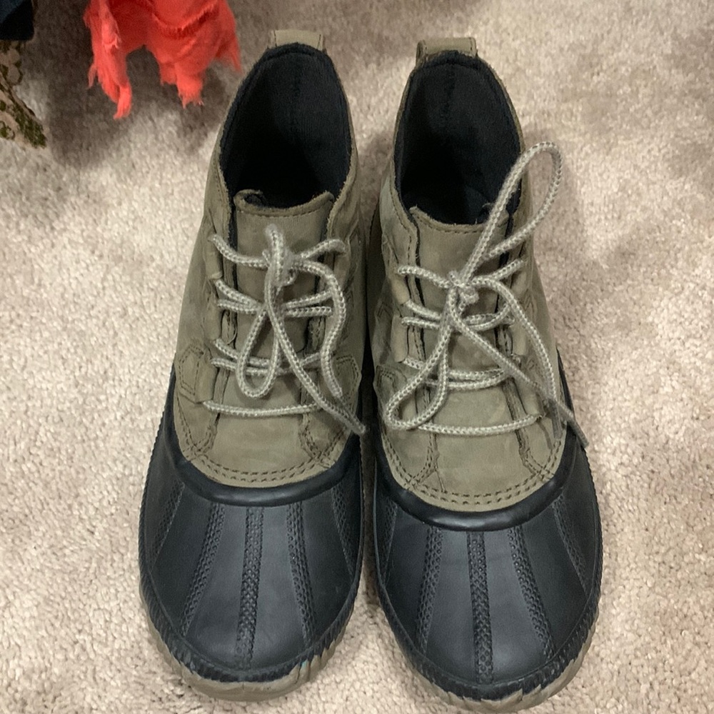 Sorel short weather boots
